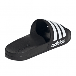 Claquettes noires de douche...